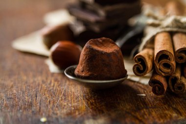 Yer mantarı ve içindekiler, fındık