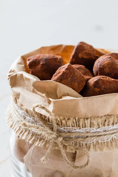 Truffes 초콜릿 사탕과 재료 — 스톡 사진