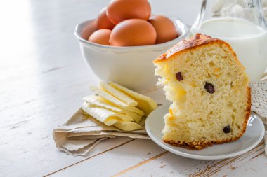 Paskalya ekmek için malzemeler