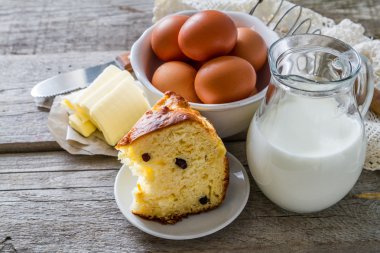 Paskalya ekmek için malzemeler