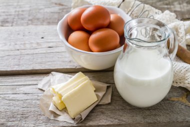 Paskalya ekmek için malzemeler