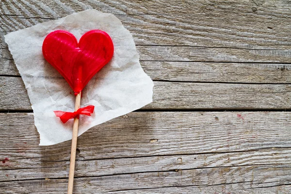 Concetto San Valentino - lecca lecca a forma di cuore — Foto Stock