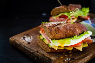 Büyük lezzetli sandviçler