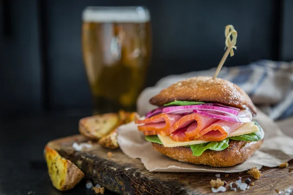 Sandwich de club con jamón y queso — Foto de Stock