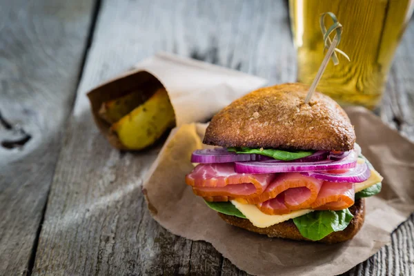 Sandwich de club con jamón y queso — Foto de Stock