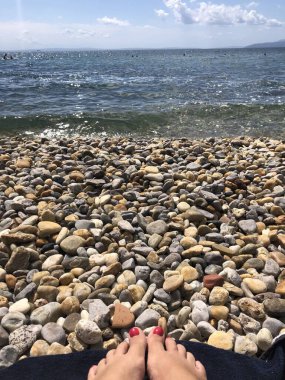 Akdeniz 'de taş plajı