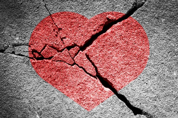 Jantung Merah Pada Tekstur Retak Konsep Patah Hati Akhir Cinta — Stok Foto