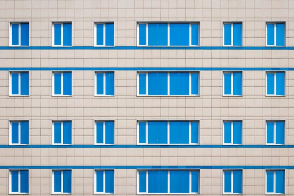 Fragmento Edifício Escritórios Moderno Com Janelas Espelhadas Azuis — Fotografia de Stock