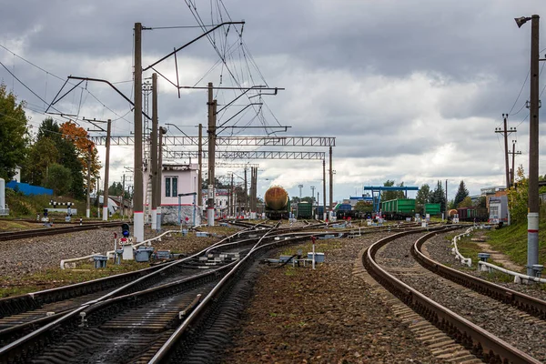 Chemin Fer Avec Rails Wagons Marchandises Cisserines Sur Eux — Photo