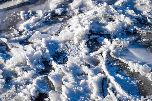 Derretendo Gelo Flutuando Rio Dia Primavera Ensolarado Textura Gelo Rachado — Fotografia de Stock