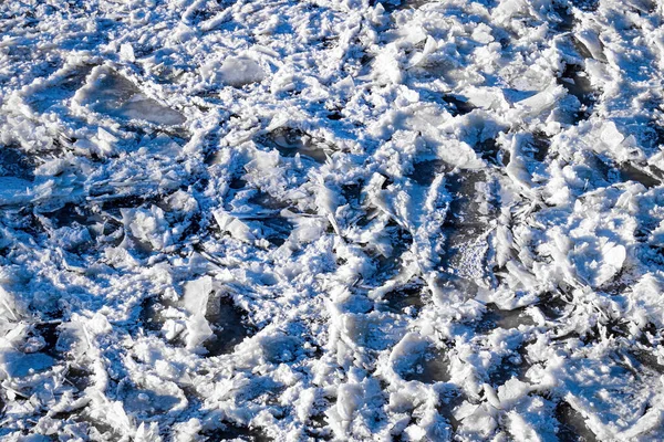 Schmelzendes Eis Das Einem Sonnigen Frühlingstag Auf Dem Fluss Treibt — Stockfoto