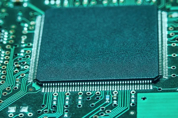 Microchips Geïntegreerd Het Bord Het Microcircuit Gefotografeerd Close — Stockfoto