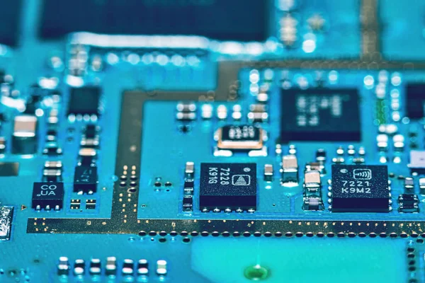 Microchips Geïntegreerd Het Bord Het Microcircuit Gefotografeerd Close — Stockfoto