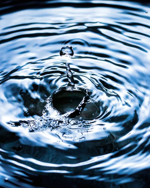 Drop Water Splashes Blurry Waves — Stock Photo, Image