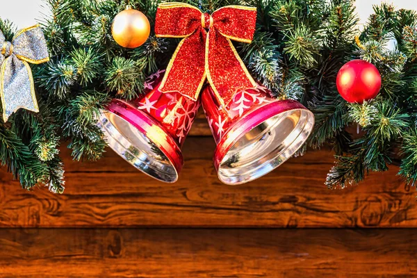Cloches Boules Rouges Noël Sur Une Épicéa Artificielle Décorations Noël — Photo