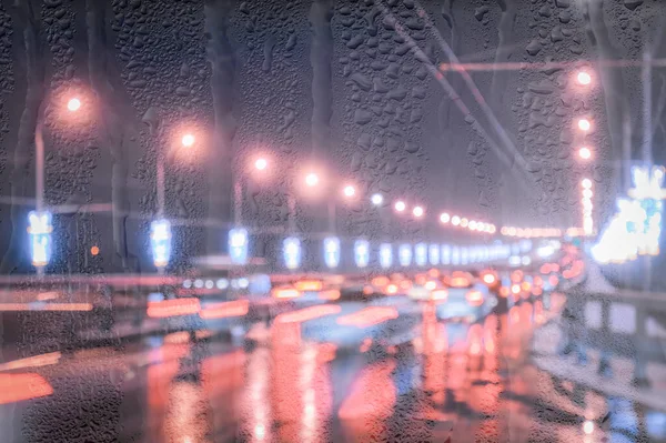 Lumini Neclare Mașini Mișcare Felinare Reflectând Asfalt Umed Orașul Noapte — Fotografie, imagine de stoc