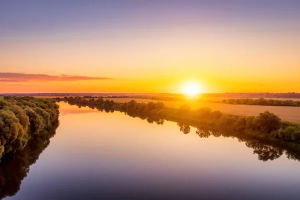 Захід Або Схід Сонця Над Озером Або Річкою Небесами Відображають — стокове фото
