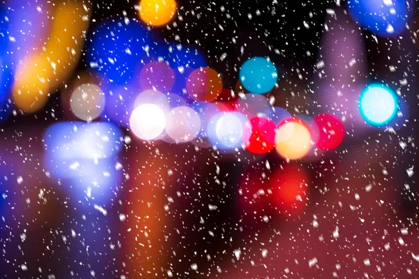 Размытые Огни Фар Автомобилей Фонарей Ночном Городе Снегопад Абстрактный Яркий — стоковое фото