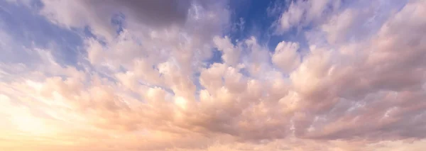 Барвисті Драматичні Хмари Освітлені Сонцем Проти Заходу Сонця Або Сходу — стокове фото