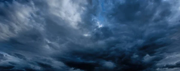 Nuvole Tempesta Scure Autunno Una Tempesta Imminente Uragano Temporale Cattivo — Foto Stock