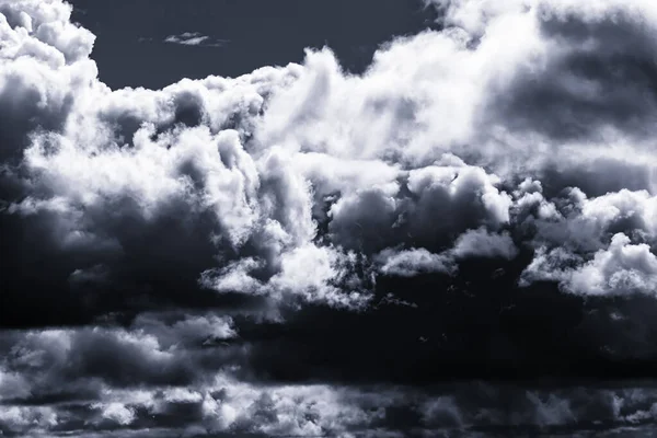 Темні Монохромні Важкі Штормові Хмари Перед Грозою Або Ураганом Драматичні — стокове фото