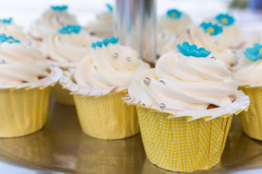 Beyaz düğün cupcakes