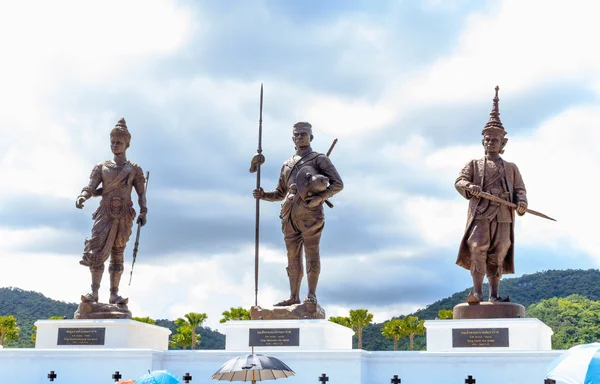 Hua Hin, Tayland - Ekim 11,2015: Ratchapak Park ve yedi kralı ratchapak Kraliyet kamu Park, Hua hin Tayland Tayland anıt heykelleri.