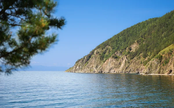 Costa do lago de Baikal; perto de Listvyanka — Fotografia de Stock