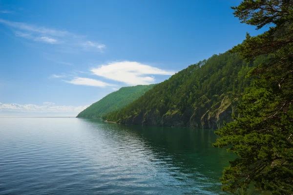 Bajkal sjön kust. nära Listvyanka — Stockfoto