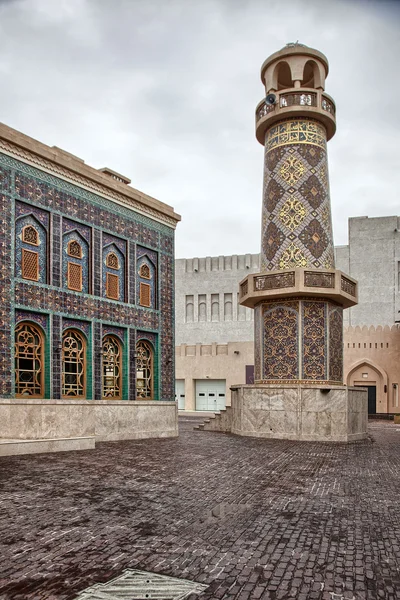 Minareto all'interno del villaggio culturale Katara a Doha, Qatar — Foto Stock