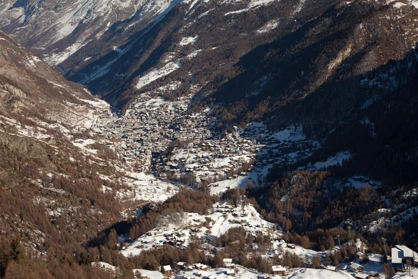 Aussichtsreiche Aussicht vom Bergdorf Zermatt, Schweiz — Stockfoto