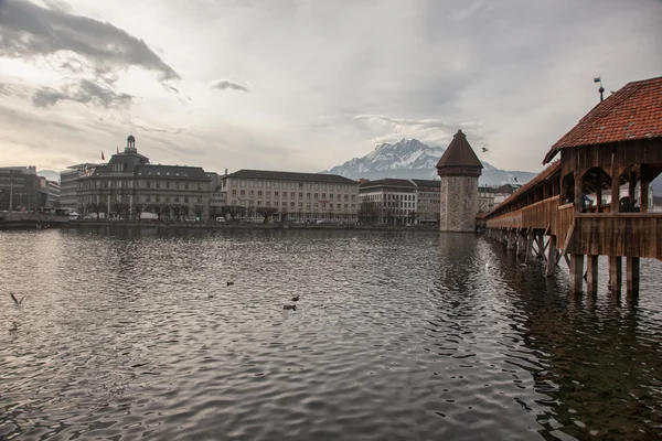 Stadsgezichten van het centrum van Luzern (Lucerne), Zwitserland — Stockfoto