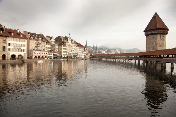 教堂桥梁在 Luzern (卢塞恩), 瑞士 免版税图库照片