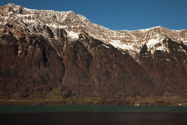 Interlaken, İsviçre yakınındaki inanılmaz dağ manzarası — Stok fotoğraf