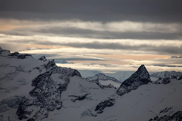 Paisagem de montanha incrível de Engelberg, Suíça — Fotografia de Stock