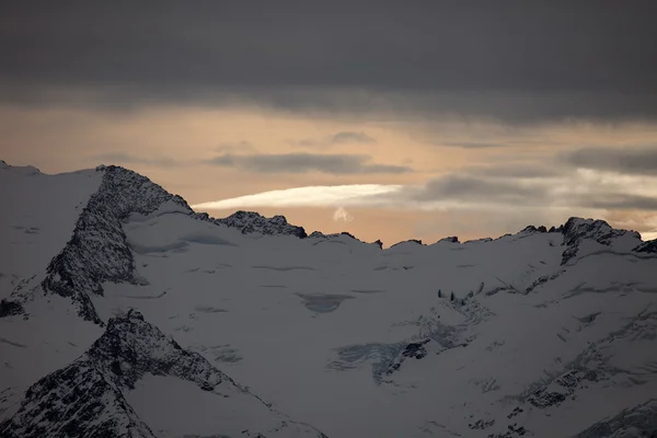 Paisagem de montanha incrível de Engelberg, Suíça Fotos De Bancos De Imagens