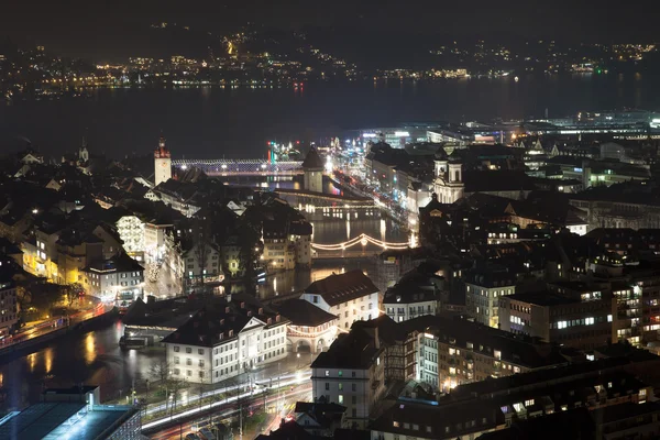 Gece, İsviçre Luzern şehrin havadan görünümü — Stok fotoğraf