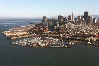 San Francisco manzarası ve Körfez Köprüsü, California, Amerika Birleşik Devletleri Hava görünümünü
