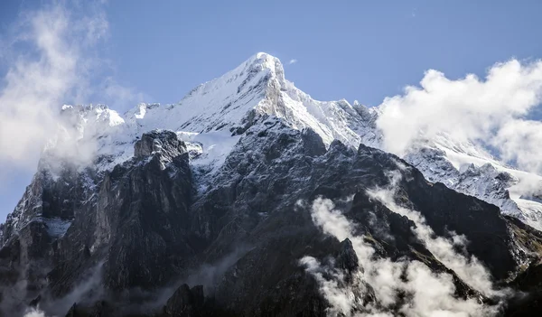雪粉在格林德沃，瑞士的山峰 — 图库照片