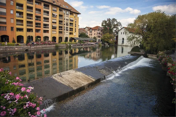 Colorati vecchi edifici medievali ad Annecy, Francia — Foto Stock