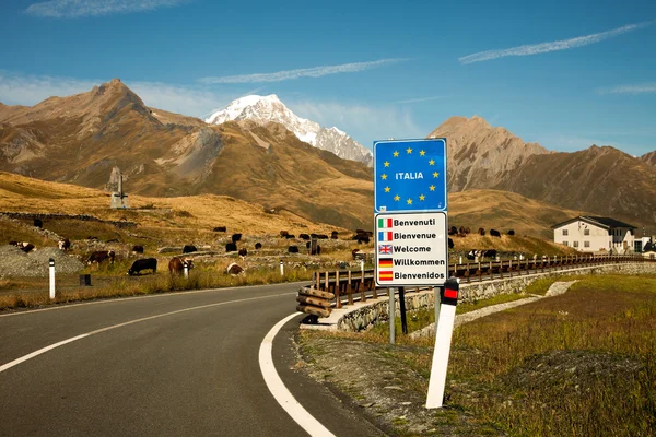 Θέα στο Mont Blanc από τα γαλλικά - ιταλικά σύνορα — Φωτογραφία Αρχείου