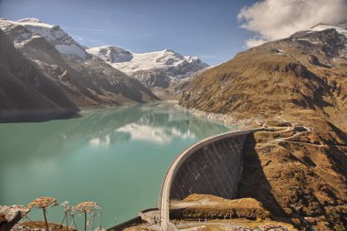Su depoları - yapay göl Mooserboden, Kaprun - Zell am See, Salzkammergut, Avusturya