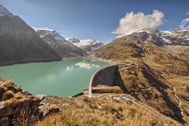 Su depoları - yapay göl Mooserboden, Kaprun - Zell am See, Salzkammergut, Avusturya