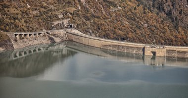 Su depoları - yapay göl Mooserboden, Kaprun - Zell am See, Salzkammergut, Avusturya
