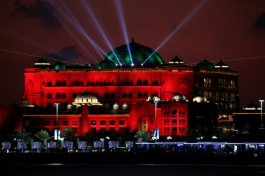 Günbatımı ve lazer göster: Emirates Palace, Abu Dhabi, Birleşik Arap Emirlikleri