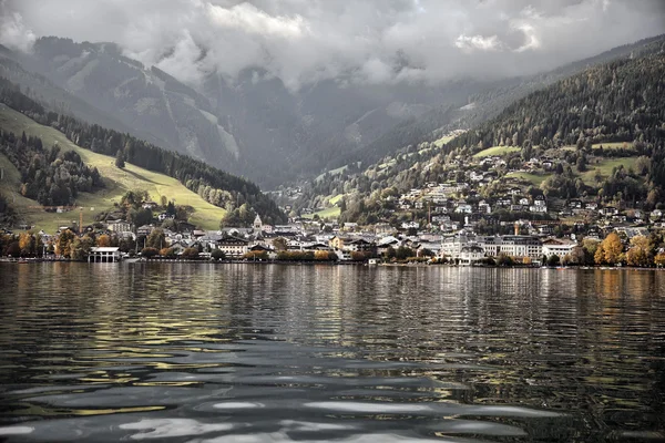 Bela vista de Zell am See com Zeller Lake, Salzburger Land, Áustria — Fotografia de Stock