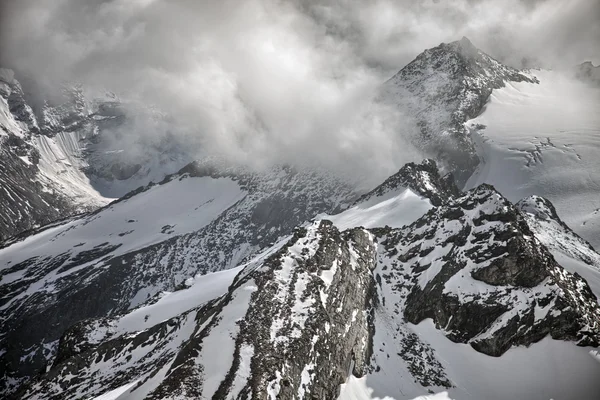 Winterszene in den Alpen, permanente Schnee- und Eiskappen in Kaprun - Zell am See, Österreich — Stockfoto