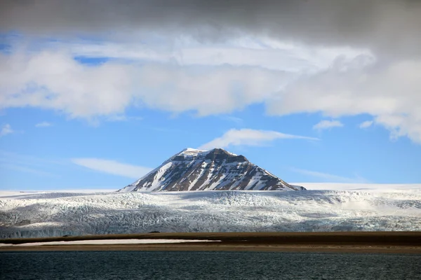 Niebieski lód na przód lodowca w Svalbard, Norwegia — Zdjęcie stockowe