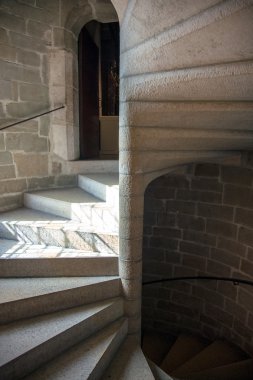 Concrete and stone spiral stairs