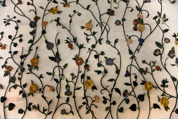 Красивая каменная кладка, цветы из камня, внутри мечети — стоковое фото